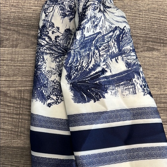 Camila Coelho | Navy Vintage Scarf Motif✨ - Picture 1 of 7